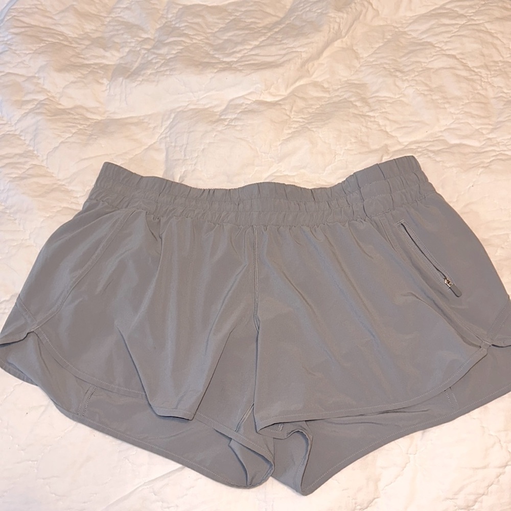 Lululemon tracker low rise 4” short Sz 18